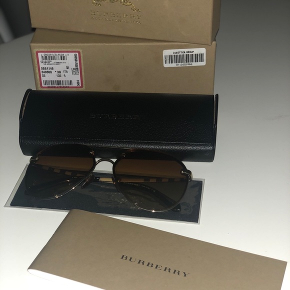 ** BRAND NEW** Burberry Sunglasses - Picture 6 of 8